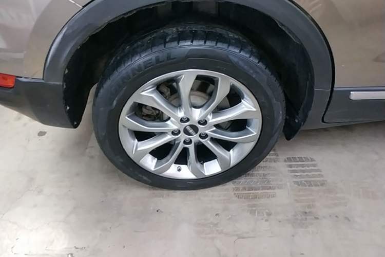 Used Lincoln MKC 2017 2.0T Two-Wheel-Drive Luxury Edition Right Rear Wheel Hub
