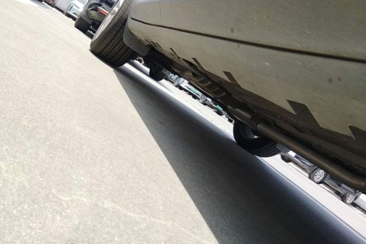 Used Lincoln MKC 2017 2.0T Two-Wheel-Drive Luxury Edition Right Side Sill