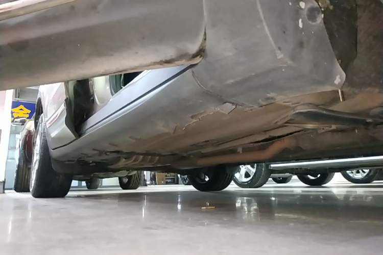 Used Lincoln MKC 2017 2.0T Two-Wheel-Drive Luxury Edition Right Side Sill