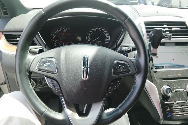 Used Lincoln MKC 2017 2.0T Two-Wheel-Drive Luxury Edition Steering Wheel