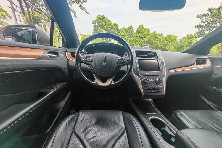 Used Lincoln MKC 2017 2.0T Two-Wheel-Drive Luxury Edition Steering Wheel