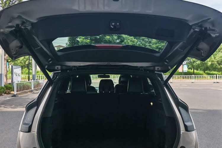 Used Lincoln MKC 2017 2.0T Two-Wheel-Drive Luxury Edition Trunk