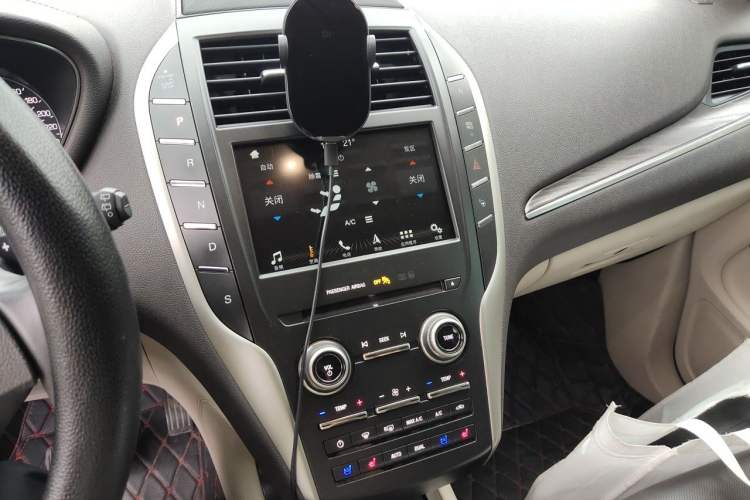 Used Lincoln MKC 2017 2.0T Two-Wheel-Drive Luxury Edition Audio And AC Panel