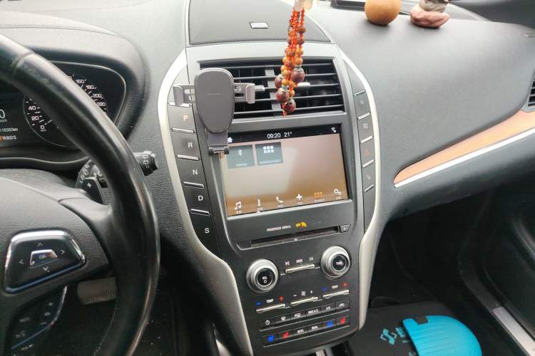 Used Lincoln MKC 2017 2.0T Two-Wheel-Drive Luxury Edition Audio And AC Panel