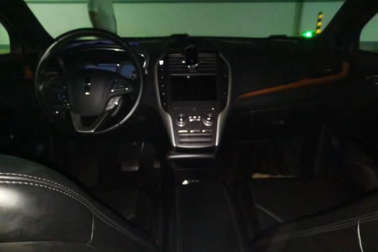 Used Lincoln MKC 2017 2.0T Two-Wheel-Drive Luxury Edition Center Console
