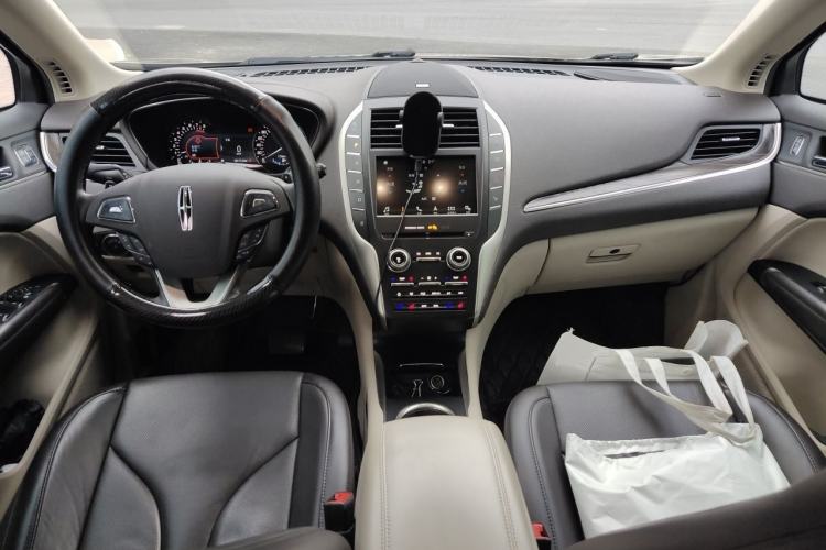 Used Lincoln MKC 2017 2.0T Two-Wheel-Drive Luxury Edition Center Console