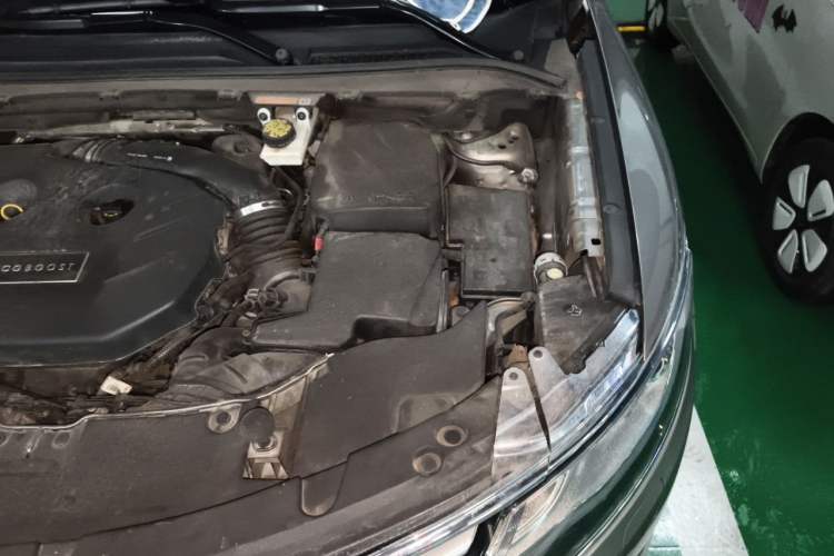 Used Lincoln MKC 2017 2.0T Four-Wheel Drive Zunya Edition Engine Bay Left