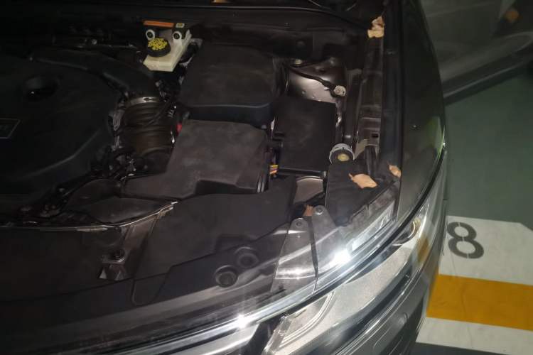 Used Lincoln MKC 2017 2.0T Two-Wheel-Drive Luxury Edition Engine Bay Left