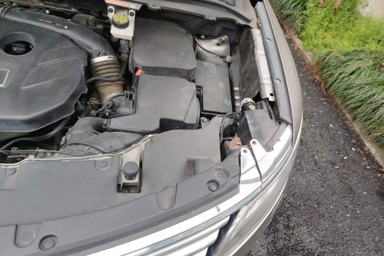 Used Lincoln MKC 2017 2.0T Two-Wheel-Drive Luxury Edition Engine Bay Left