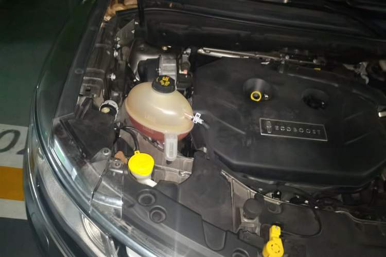 Used Lincoln MKC 2017 2.0T Two-Wheel-Drive Luxury Edition Engine Bay Right