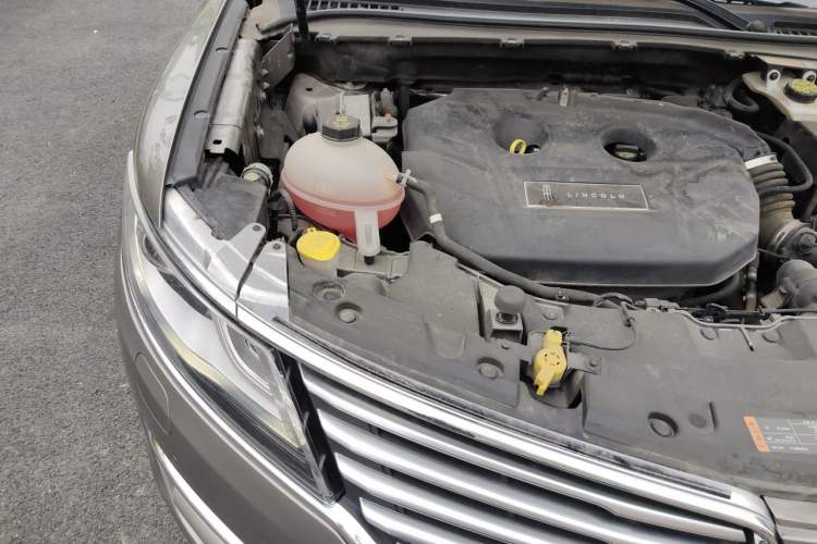 Used Lincoln MKC 2017 2.0T Two-Wheel-Drive Luxury Edition Engine Bay Right