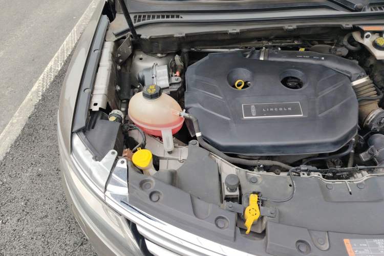 Used Lincoln MKC 2017 2.0T Two-Wheel-Drive Luxury Edition Engine Bay Right