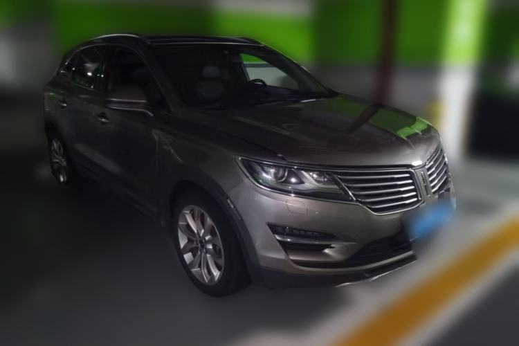 Used Lincoln MKC 2017 2.0T Two-Wheel-Drive Luxury Edition Front Right 45 Deg