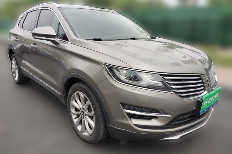 Used Lincoln MKC 2017 2.0T Two-Wheel-Drive Luxury Edition Front Right 45 Deg