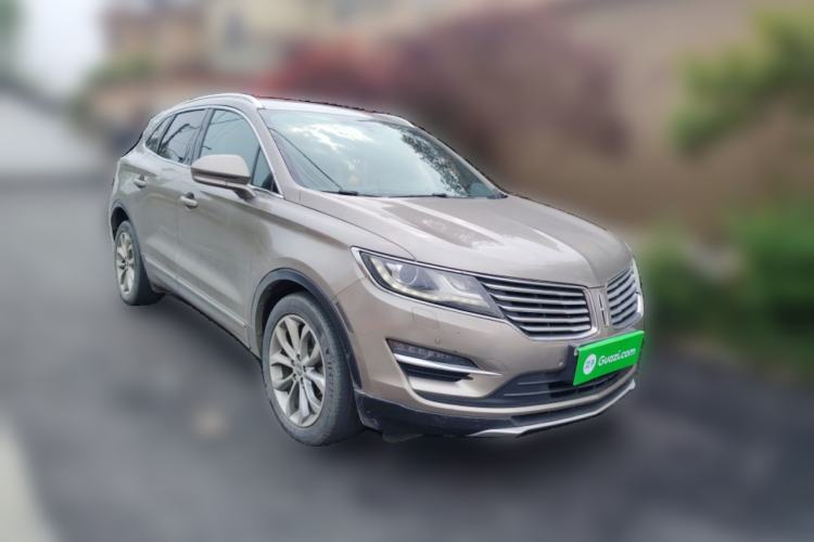 Used Lincoln MKC 2017 2.0T Two-Wheel-Drive Luxury Edition Front Right 45 Deg