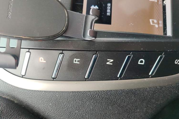 Used Lincoln MKC 2017 2.0T Two-Wheel-Drive Luxury Edition Gear Lever