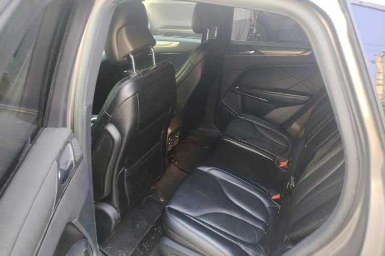 Used Lincoln MKC 2017 2.0T Two-Wheel Drive Deluxe Edition Interior 4