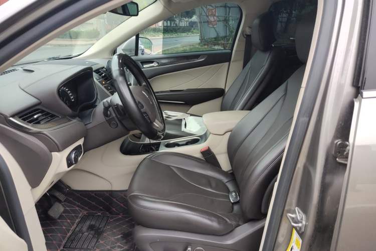 Used Lincoln MKC 2017 2.0T Two-Wheel-Drive Luxury Edition Left Front Seat