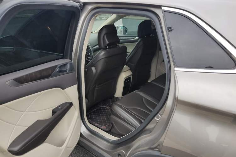 Used Lincoln MKC 2017 2.0T Two-Wheel-Drive Luxury Edition Left Rear Seat
