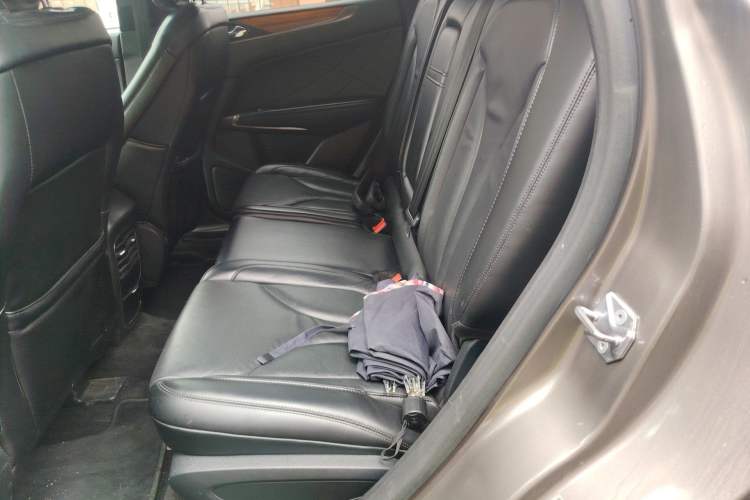 Used Lincoln MKC 2017 2.0T Two-Wheel-Drive Luxury Edition Left Rear Seat