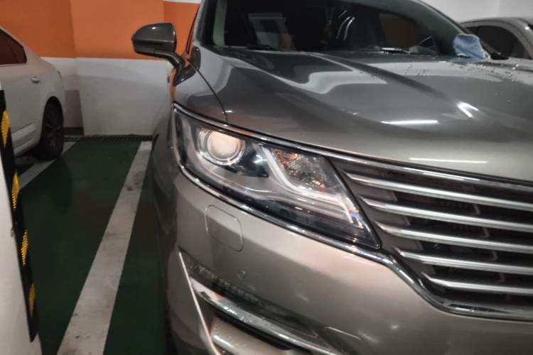 Used Lincoln MKC 2017 2.0T Four-Wheel Drive Zunya Edition Right Front Headlight