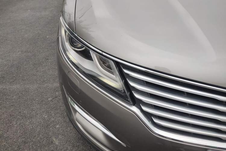 Used Lincoln MKC 2017 2.0T Two-Wheel-Drive Luxury Edition Right Front Headlight