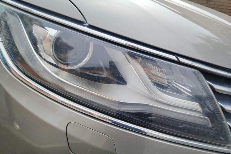 Used Lincoln MKC 2017 2.0T Two-Wheel-Drive Luxury Edition Right Front Headlight