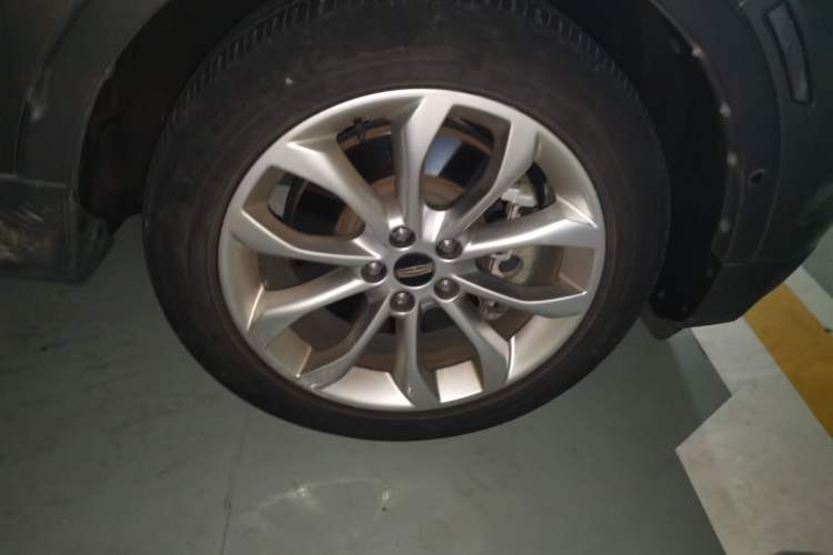 Used Lincoln MKC 2017 2.0T Two-Wheel-Drive Luxury Edition Right Front Wheel Hub