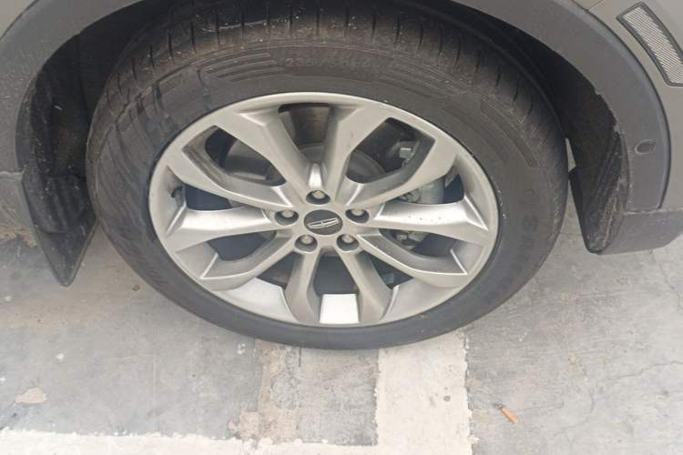 Used Lincoln MKC 2017 2.0T Two-Wheel-Drive Luxury Edition Right Front Wheel Hub
