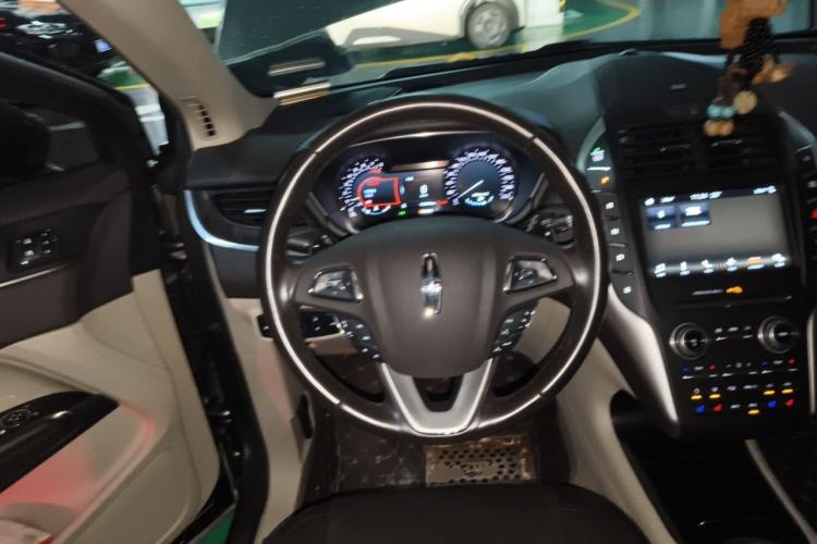 Used Lincoln MKC 2017 2.0T Four-Wheel Drive Zunya Edition Steering Wheel