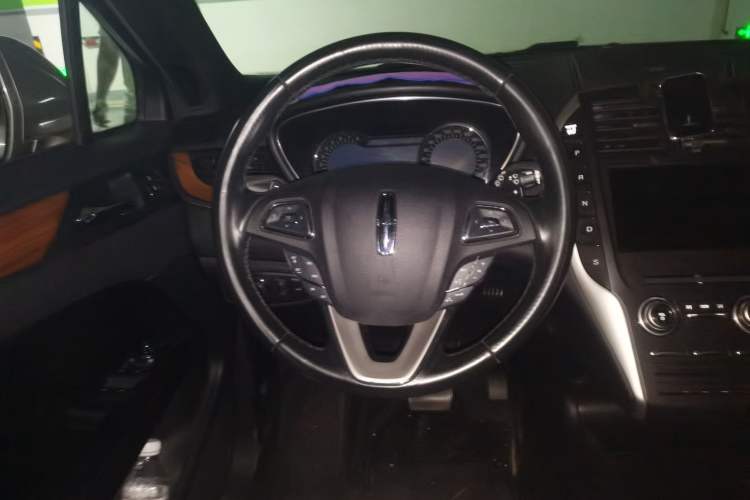Used Lincoln MKC 2017 2.0T Two-Wheel-Drive Luxury Edition Steering Wheel