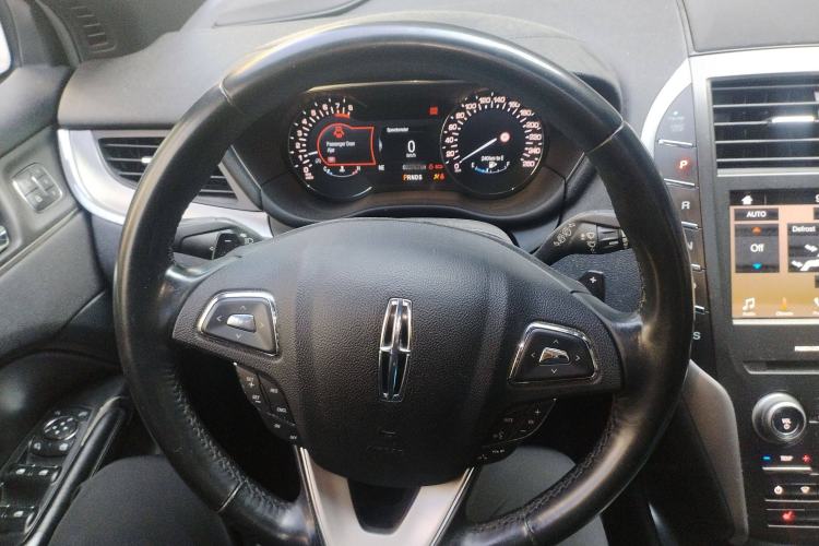 Used Lincoln MKC 2017 2.0T Two-Wheel Drive Deluxe Edition Steering Wheel