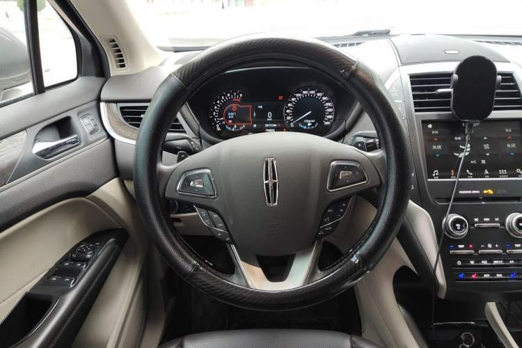 Used Lincoln MKC 2017 2.0T Two-Wheel-Drive Luxury Edition Steering Wheel