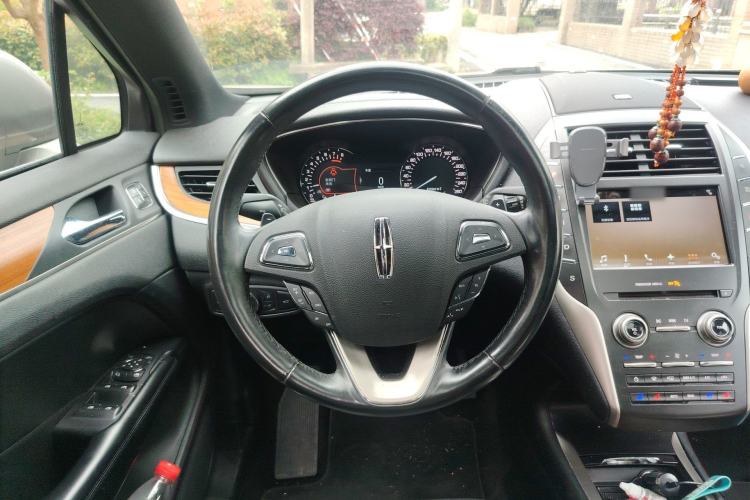 Used Lincoln MKC 2017 2.0T Two-Wheel-Drive Luxury Edition Steering Wheel