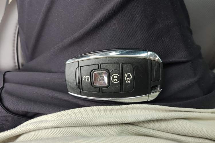 Used Lincoln MKC 2017 2.0T Two-Wheel-Drive Luxury Edition Vehicle Key
