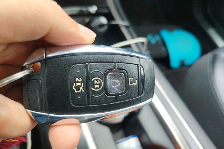 Used Lincoln MKC 2017 2.0T Two-Wheel-Drive Luxury Edition Vehicle Key