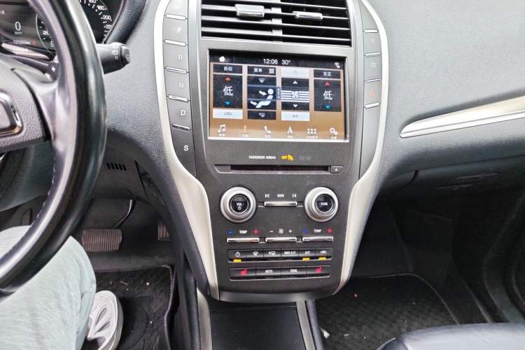 Used Lincoln MKC 2017 2.0T Two-Wheel Drive Deluxe Edition Audio And AC Panel