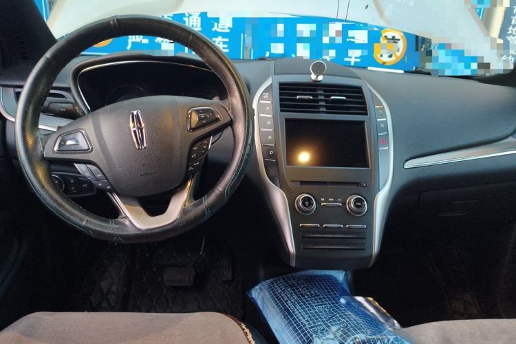 Used Lincoln MKC 2017 2.0T Two-Wheel Drive Deluxe Edition Center Console