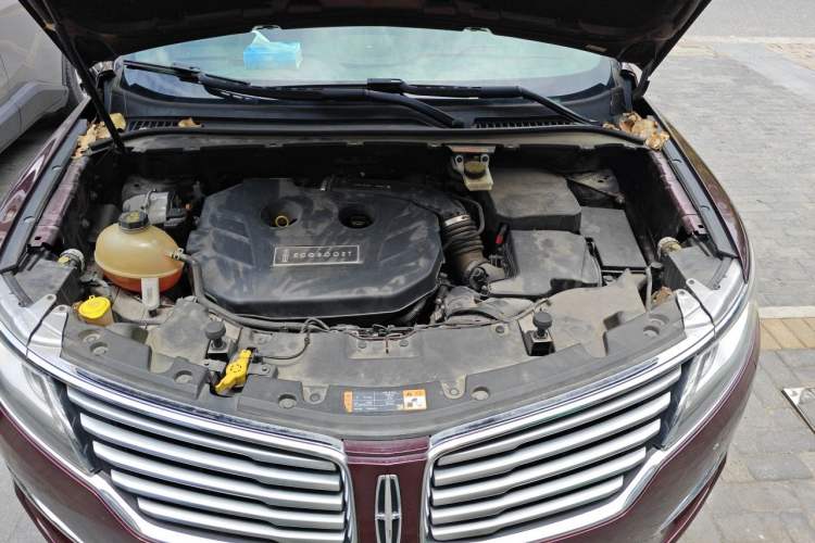 Used Lincoln MKC 2017 2.0T Two-Wheel Drive Deluxe Edition Engine Bay