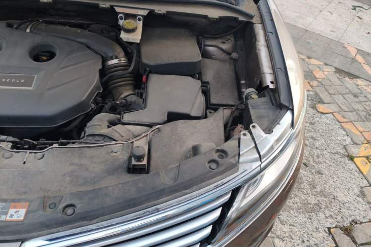 Used Lincoln MKC 2017 2.0T Two-Wheel Drive Deluxe Edition Engine Bay Left