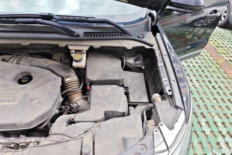 Used Lincoln MKC 2017 2.0T Two-Wheel Drive Deluxe Edition Engine Bay Left