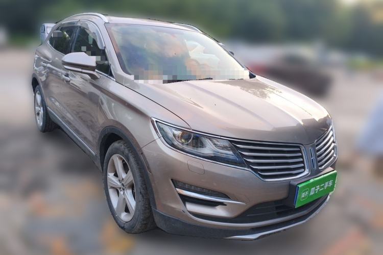 Used Lincoln MKC 2017 2.0T Two-Wheel Drive Deluxe Edition Front Right 45 Deg