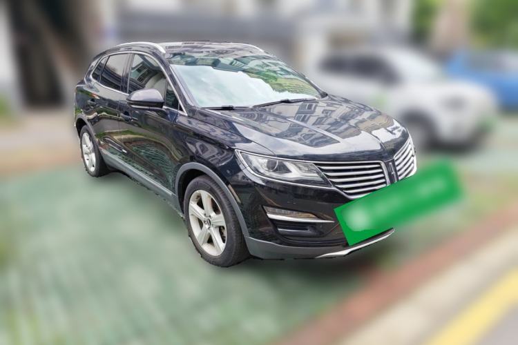 Used Lincoln MKC 2017 2.0T Two-Wheel Drive Deluxe Edition Front Right 45 Deg