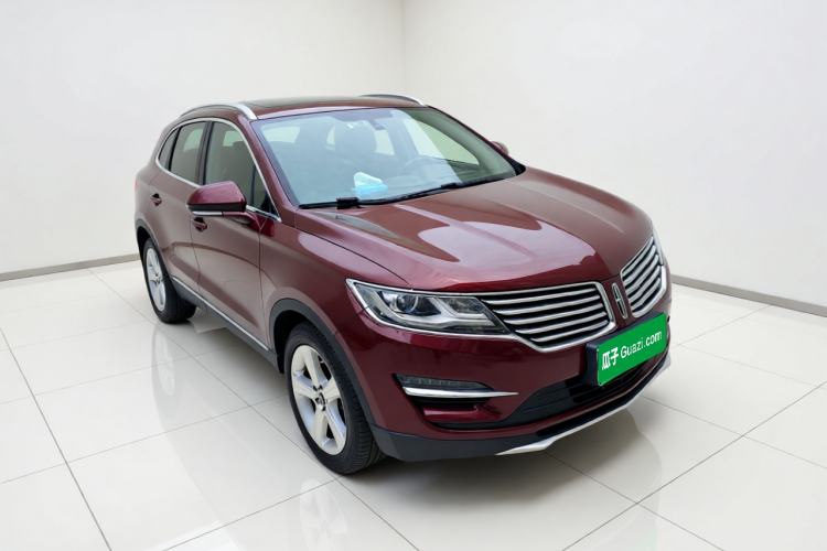 Used Lincoln MKC 2017 2.0T Two-Wheel Drive Deluxe Edition Front Right 45 Deg