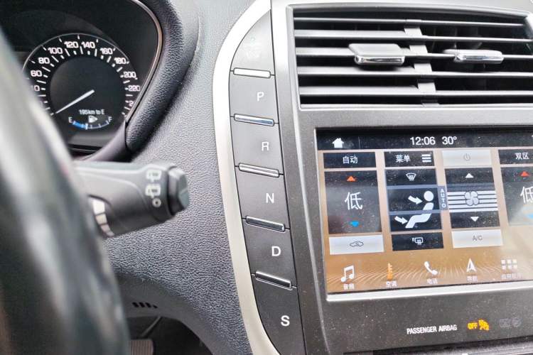 Used Lincoln MKC 2017 2.0T Two-Wheel Drive Deluxe Edition Gear Lever