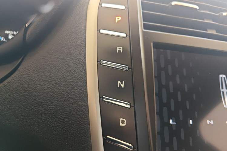 Used Lincoln MKC 2017 2.0T Two-Wheel Drive Zunyue Edition Gear Lever