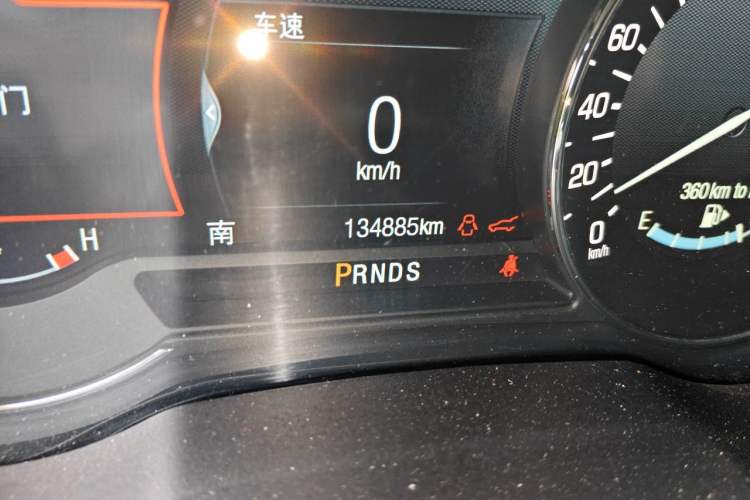 Used Lincoln MKC 2017 2.0T Two-Wheel Drive Deluxe Edition Odometer Close Up