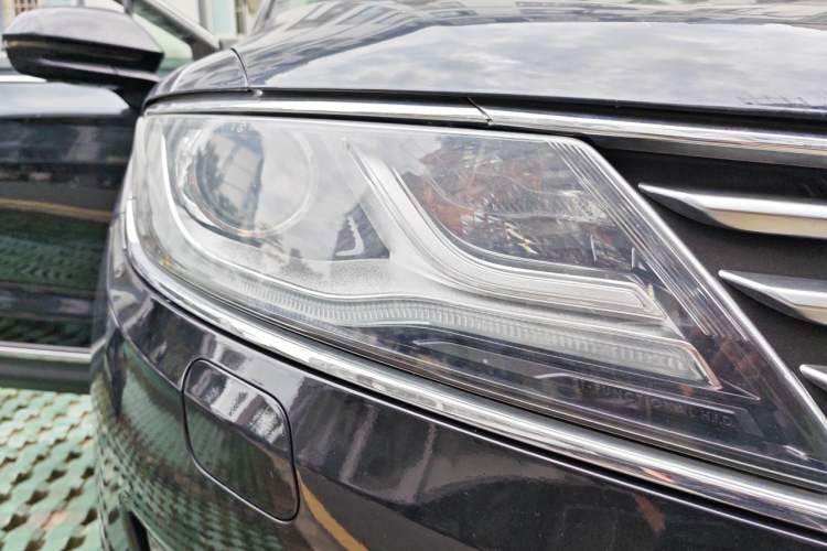 Used Lincoln MKC 2017 2.0T Two-Wheel Drive Deluxe Edition Right Front Headlight