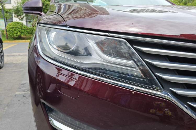 Used Lincoln MKC 2017 2.0T Two-Wheel Drive Deluxe Edition Right Front Headlight