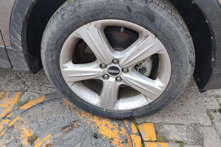 Used Lincoln MKC 2017 2.0T Two-Wheel Drive Deluxe Edition Right Front Wheel Hub